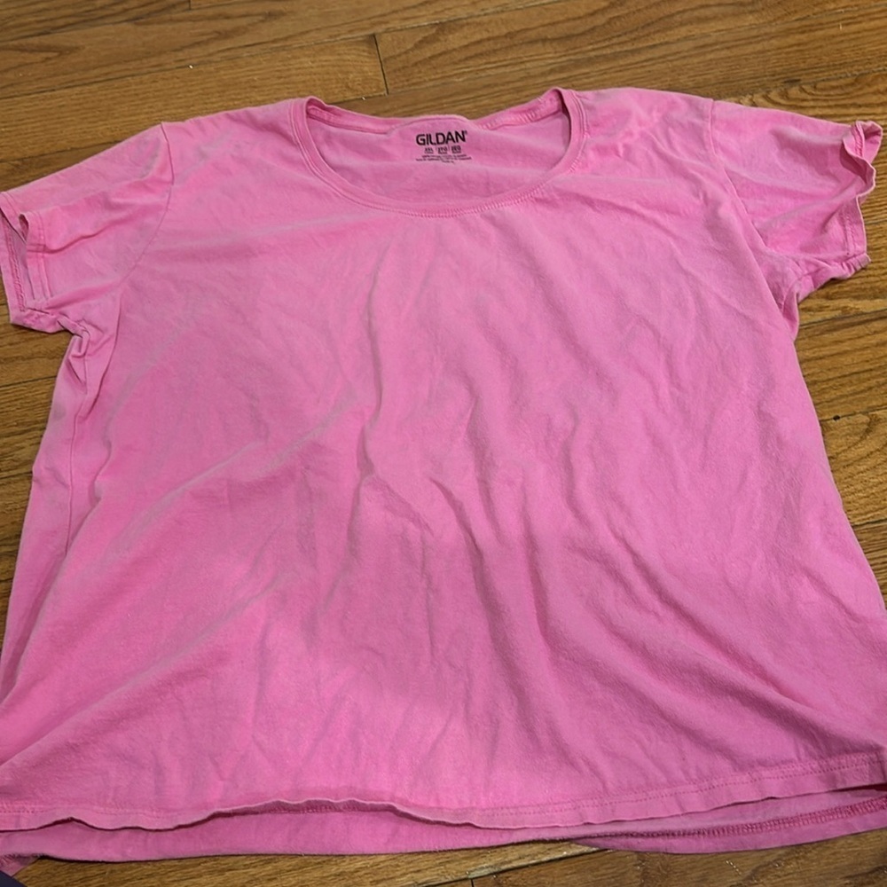 Hot Pink Gildan 2XL short sleeve T-Shirt- soft and comfortable